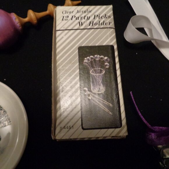 OLD MONEY JUNK DRAWER VINTAGE PORCELAIN POTTERY DOLL ORNAMENT RIBBON ETC… - Picture 14 of 16